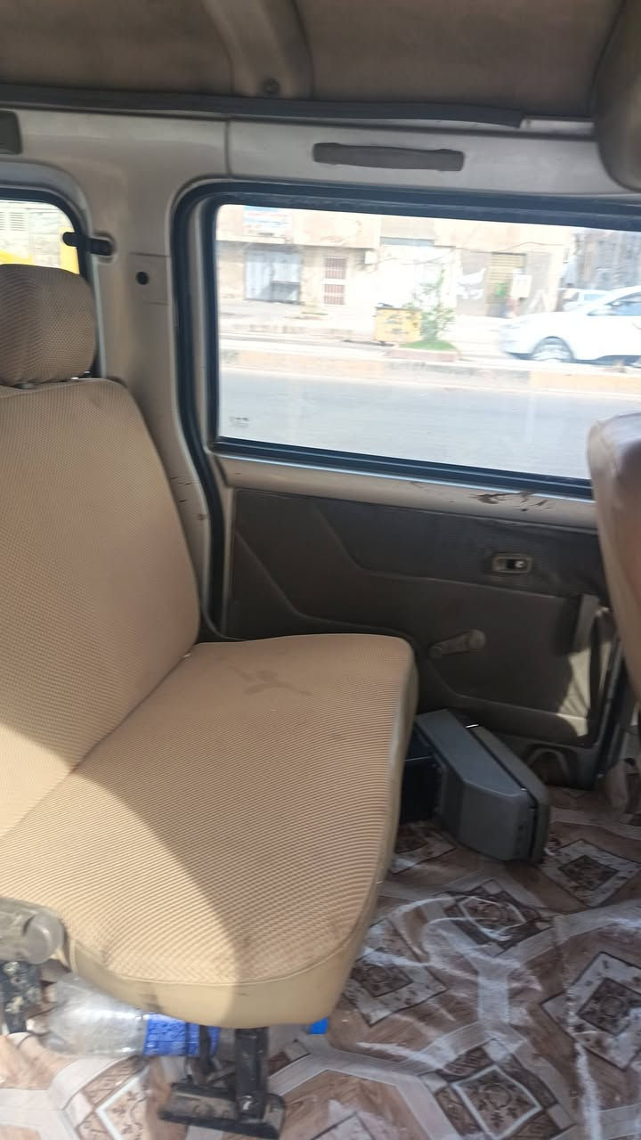 ليفان ٢٠١٤ مصبوغه عام بدون ضربه مزاد وزارة الداخلية رقمها بغداد قيد التثبيت بيها كتاب تمشي وين ماكان بيه ترقيمها يكلف ٤٠٠ الف على الدوله نقصها تبريد بيه ليك منظومة كامله كارت استيرن عاطل الكارت سعره ١٥٠ الف  مكينه وكير مكفولات حداديه جديده سياره متعوب عليها وناعمه جدا سعرها ٣٠ وللاستفسار الاتصال على الرقم ***********
