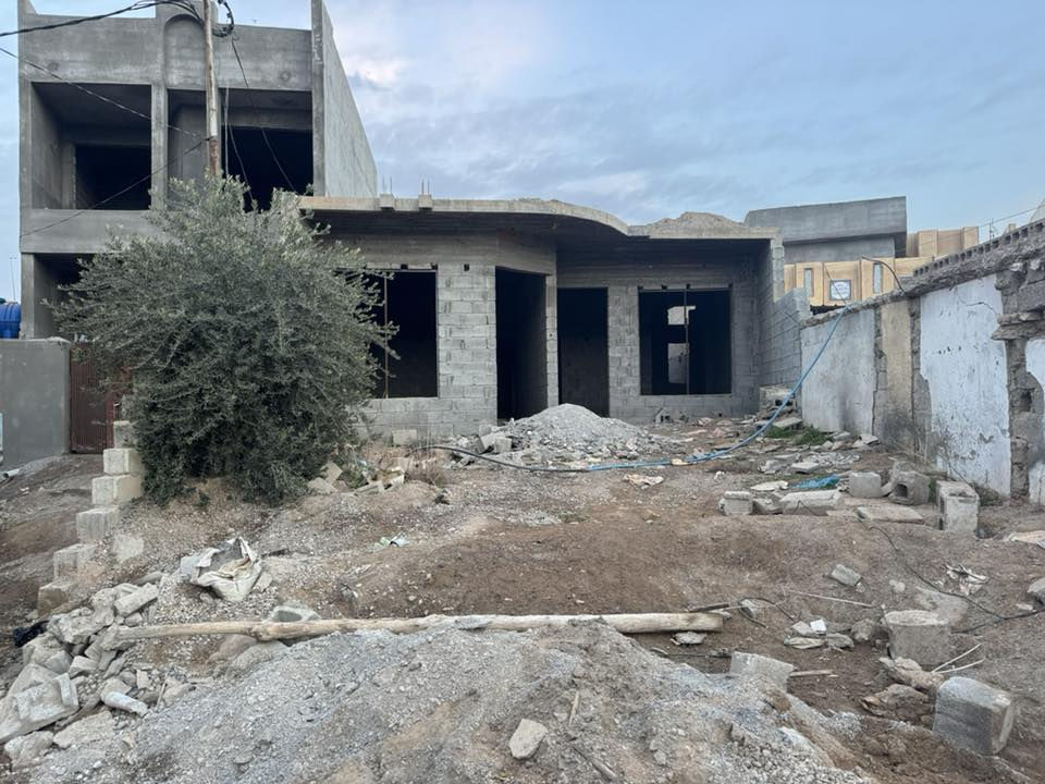 سلام عليكم هيكل طابو صرف للبيع مساحته ١٩٢مكانه سريحه مقابيل حي العصري للتواصل ***********
