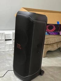 للبيع بارتي بوكس ultimate 1100w ضمان ￼عيد الفهد مشغلة 10 ساعات جديدة ق...