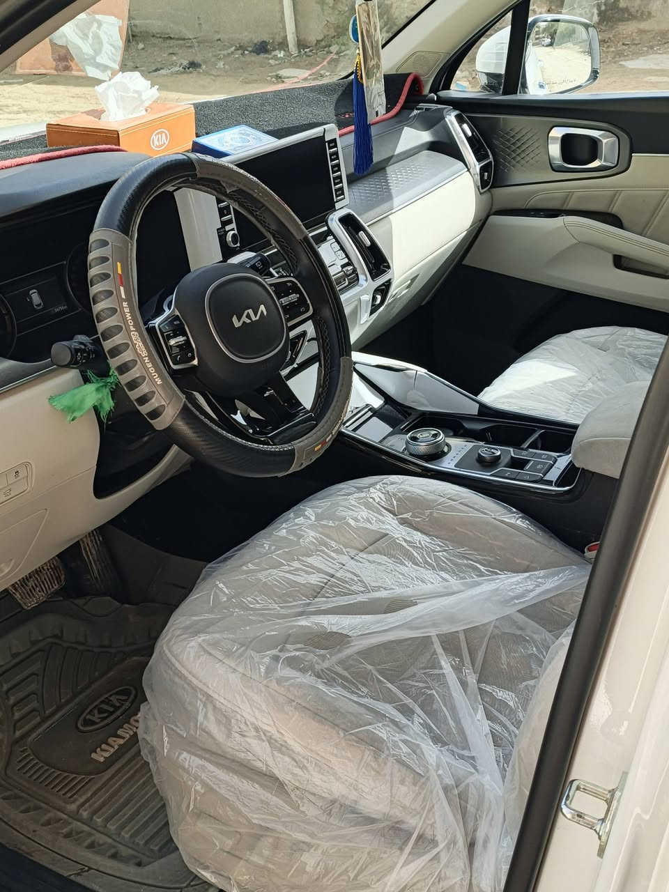 السلام عليكم
سورنتو 2023 

بصمات 2 

ماشية 35 الف 

رقم اربيل انكليزي 6 سلندر 

ملاحضه: بيها بارد خفيف باب السايق بدون صبغ 

مكان السيارة الديوانية 270 وبيها مجال 

للاستفسار ***********
