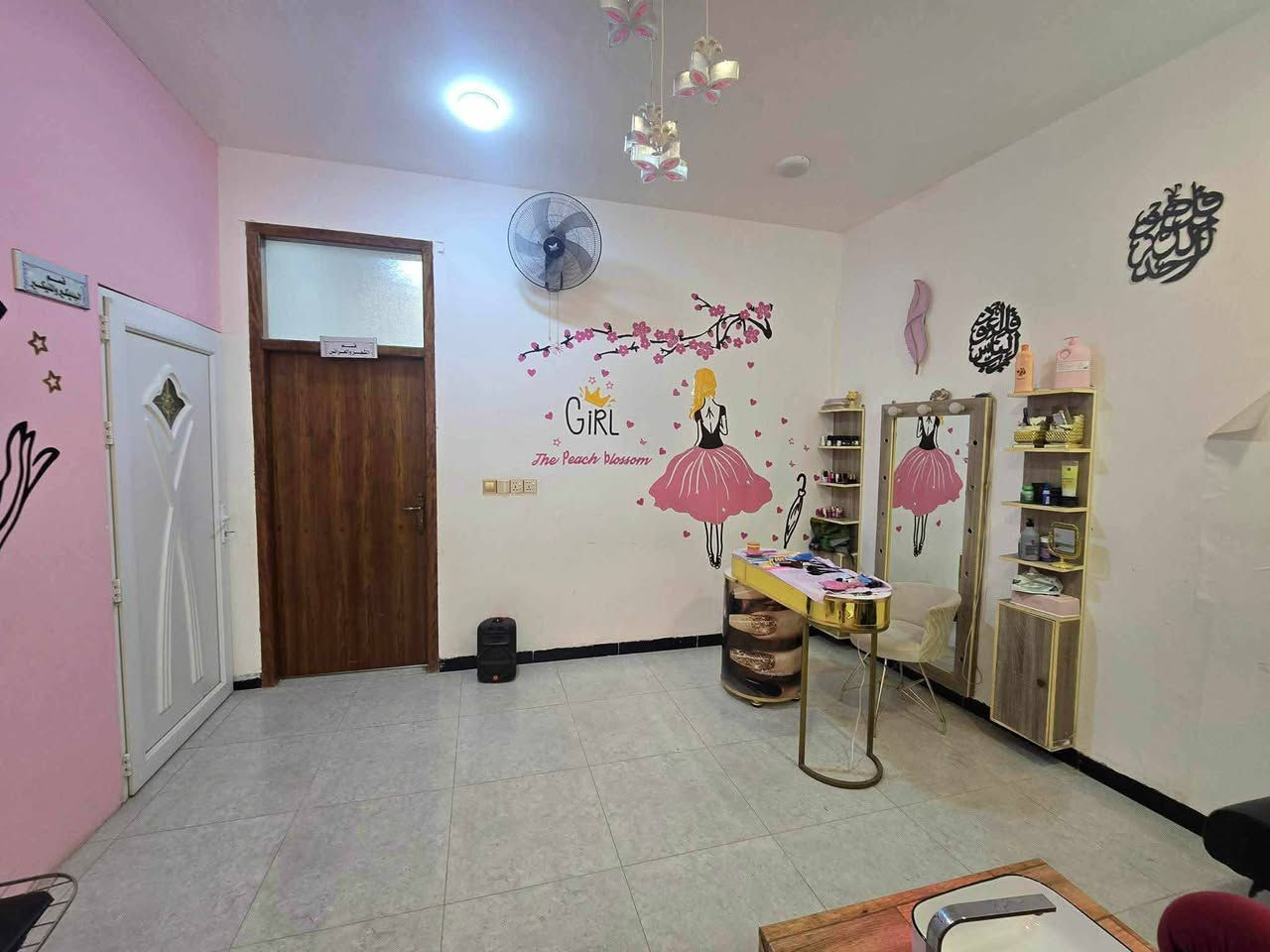 على بركة الله 🏠 
*دار للبيع - شغل درجة أولى*  
*الموقع*: الشارع الفاصل بين حي العسكري وحي الشرطة  
*المساحة*: 200 متر  
*الطوابق*: طابقين

موقع مميز وبناء راقي.

للاستفسار: راسل الصفحة أو اتصل.***********

#بيوت_للبيع #حي_العسكري #حي_الشرطة #عقارات_الديوانية
