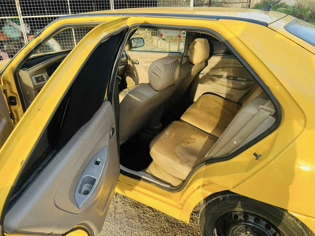 سلام عليكم
شيري كوين موديل 2010

 محور محرك يارس 1600 (1️⃣Z)

سياره رقم بغداد شرط تحويل ✔️ 

هيئه مصفره غرامات مصفره ✔️ 

كير مكينه شرط فصله كير عادي ✔️ 

دواخل دوشمه نحله ☑️ 

تبريد تدفئه شغال ✔️ 

تاير جدد ☑️ 

صدر جديد ☑️ 

دبلات لويات جدد ☑️ 

سياره مابيها اي نواقص تجي تفحص براحتك

سنويه حد 30  الشراي  السعر 43 بيها مجال

اتصل لا تراسلني *********** ديالى خانقين
