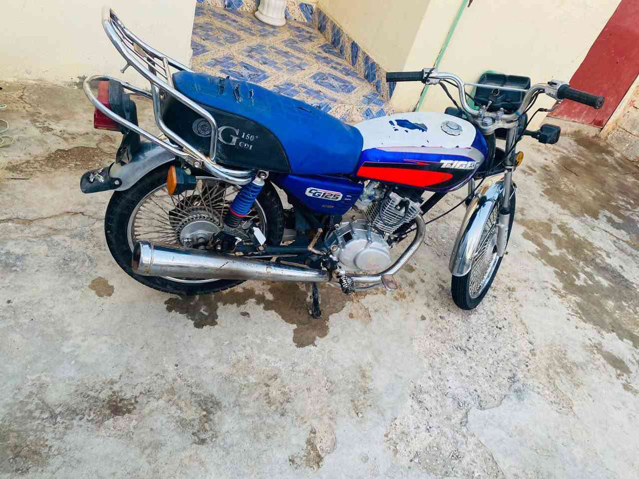 سلام عليكم دراجات للبيع تايكر موديل 20 لا تبخير ولا تنقيص نشاط فول سعر 380بيه مجال مكان بلدروز أما عسكر ***********
