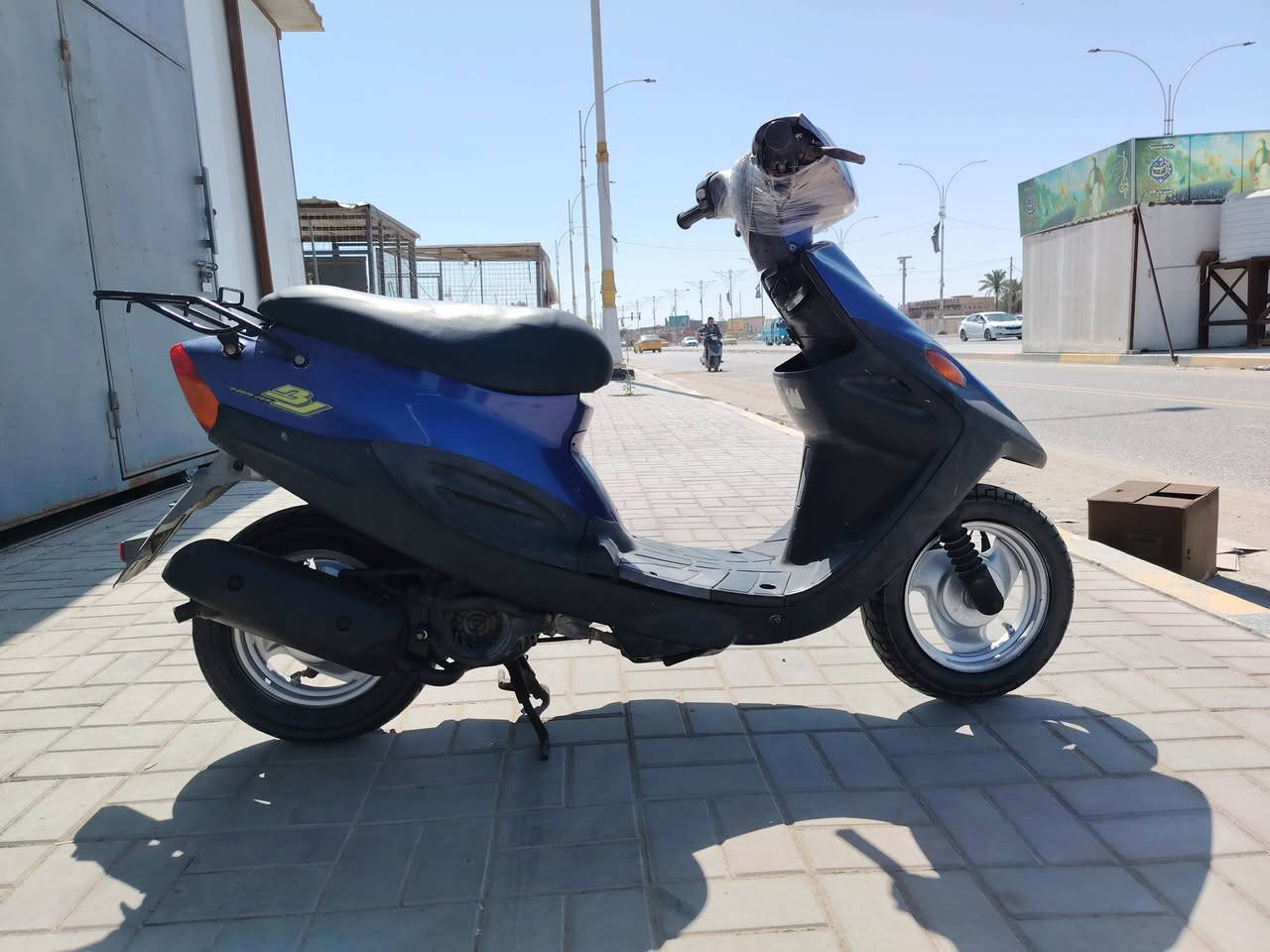 دراجه بيجي للبيع السعر ٤٠٠ وبيهه مجال الشراي يتصل عل الرقم *********** مكانهه السماوه كرهبايات شغاله مكينه ناعمه دراجه جديدة احله من الصوره
