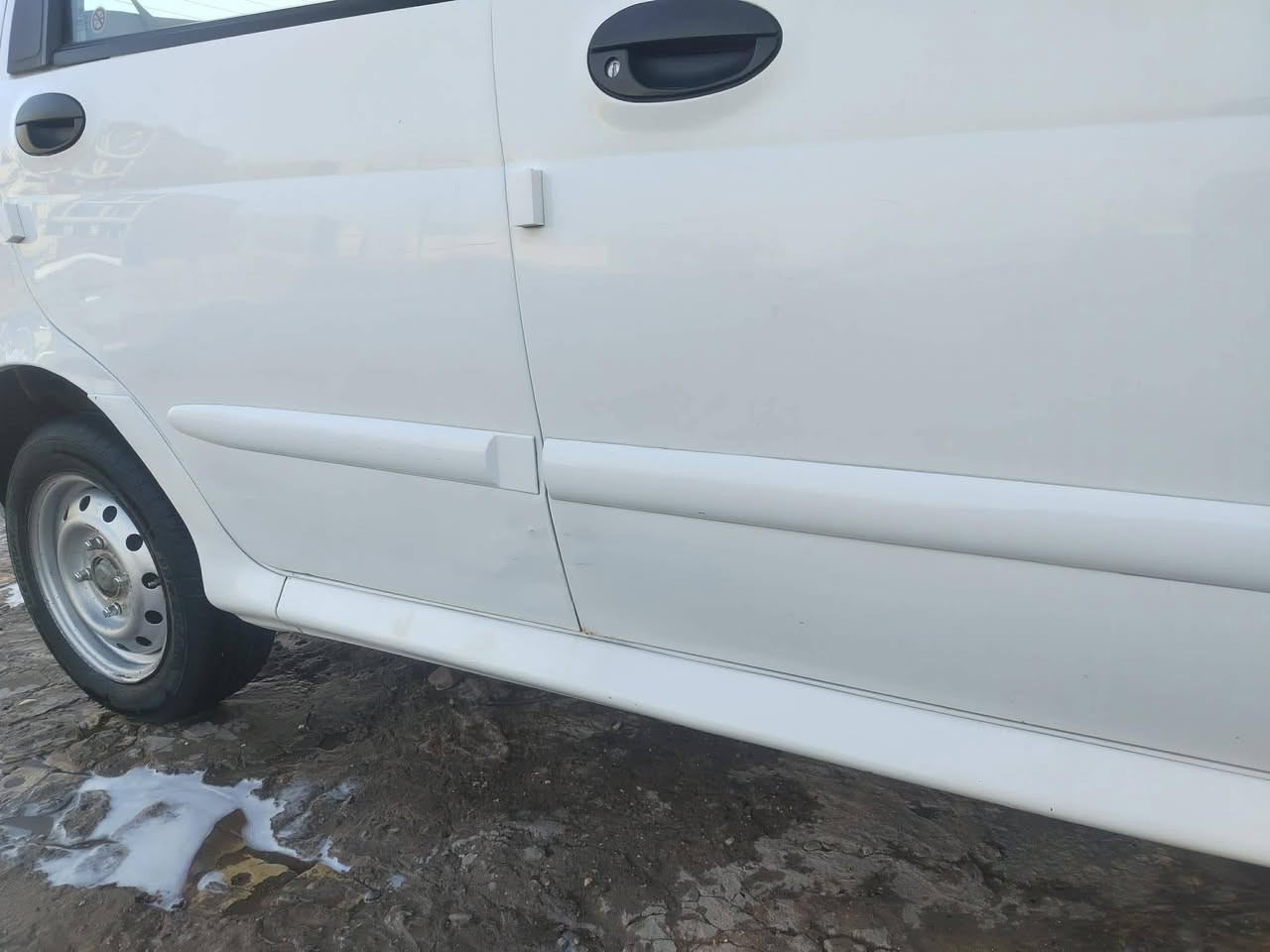 السلام عليكم
كيوكيو 2013 كير مكينه حدادية مكفولة  
مابيها  قطره صبغ 
بيها بارد فقط بالباب الخلفي موضح بالصور 
رقمها بغداد  .....ماشية 85 
مكاني بغداد زعفرانية  
سعرها 32  قفل / مكلف بالنشر للتواصل ***********
