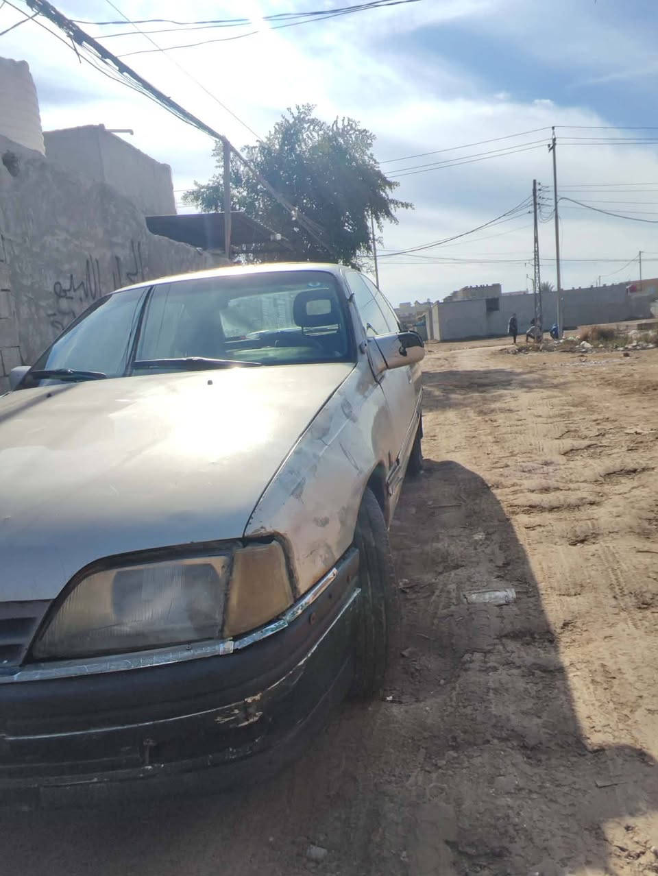 سياره اوبل اوميكه 1992سياره كير ومحرك وكسن شرط رقم السياره انبار تريد وكاله تريد مداور سياره جاهزه كهربائيات شغاله مكان السياره واسط صويره سعرها 20وبيها مجال ***********
