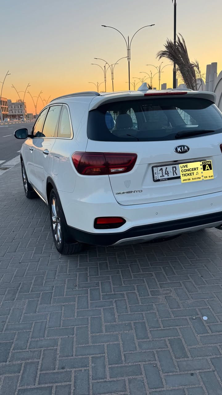 سورنتو .2020 .خليجي فول مواصفات عدى الفتحه كفاله عامه بيه فقط ايرباك دشبول و دركة بدون حادث ماشيه .133 الف رقم بصره  ب اسمي هزه جديده 2025 رقم دولي 
تحكم ستيرن جهتين
شاشه كبيره 
كشن كهربائي 
بصمه
بصمات ابواب جهتين
صندوك شفط كهربائي
مرايات شفط كهربائي 
طخم تاير جديد + حداديه جديده 
( بيه ايرباك دشبول + دركه ) فقط بدون حادث بيه بارد مكانين فقط كما موضح بالصور 
السعر245 وبيه مجال للشراي رقم الاتصال ***********
***********
