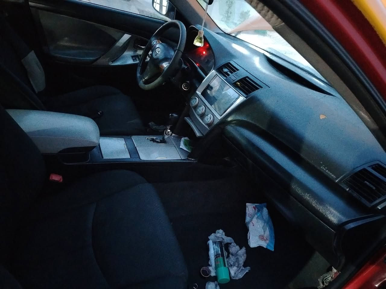 السلام عليكم كامري تكسي 2010 جديده ماشاء الله تخم صدر تايرات بطاريه دبلات كلهن امبدلات جدد صارف عليهن اهواي السياره خير َو بركه بيها طخه جامرلغات الورا او جامرلغ سايق امامي امبدل بدون دواخل ولا شواصي ولا دواخل كلهن سليمات او نقابه سنويه بسمي كله امصفر سعرها 85او بيها مجال ..*********** .
