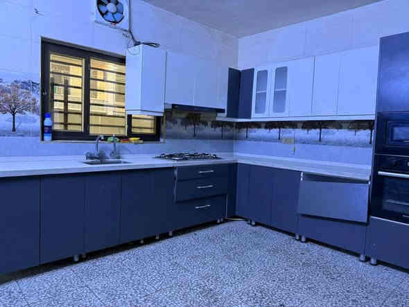 دار للبيع 150 متر بناء حديث 4 غرف نوم حي الري قرب شارع اميمه للاستفسار ***********
