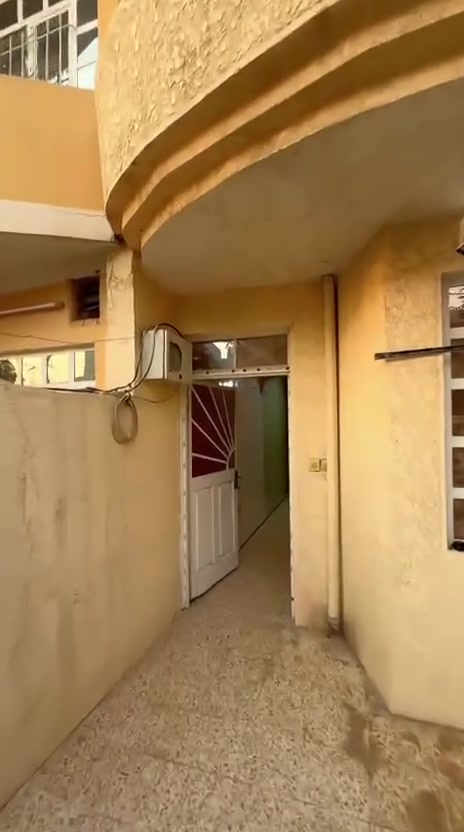 سلام عليكم
بيت ل ايجار في حي الصديق قرب مرطبات البحرين المساحه ١٠٠ متر طابق ونص 
الطابق الاول غرفت نوم وهول وحمامات ومطبخ وكراج 
الطابق الثاني غرفت نوم 
***********
***********
