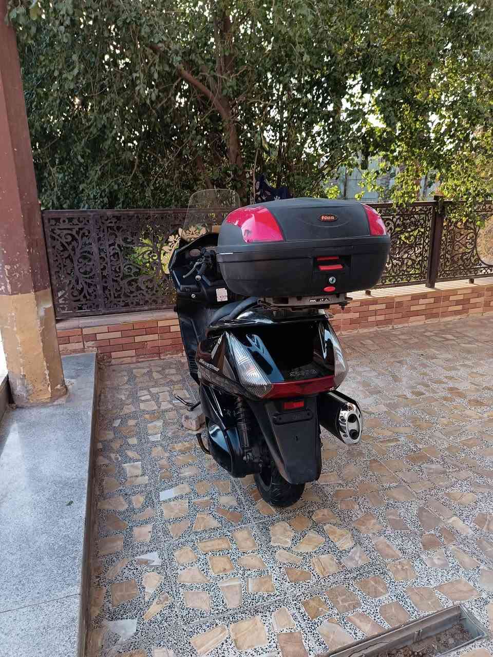 سلفر ونج 400 مكينه مكفوله بتربها صوتها مسمعه شلعه معدل فول اوفر سبورت الدراجه مال جناي جنطه اصليه ويها كهربائيات كلها شغاله تايرات جدد اوراقها كامله الشراي يتصل العنوان بغداد ***********
السعر 13ونص وبيها مجال للشراي
