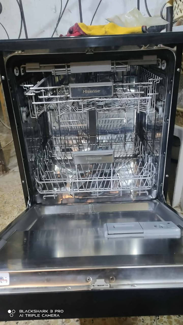 للبيع: غسالة صحون Hisense (هايسنس) - لون أسود
الموديل: HS622E90BK (إصدار 2020-2021).
قبل سنتين نفتحت من الكارتون
​الحالة: مستخدمة ونظيفة جداً، شغالة 100% وبدون أي نقص.
​المواصفات:
​اقتصادية جداً بالكهرباء (تصنيف +++A).
​شاشة دجيتال مع عدة برامج غسل وتنشيف حراري.
​سعة كبيرة (14 سيت) وصوت هادئ جداً.
​السعر: [300]
​المكان: [بغداد الشعب
***********
