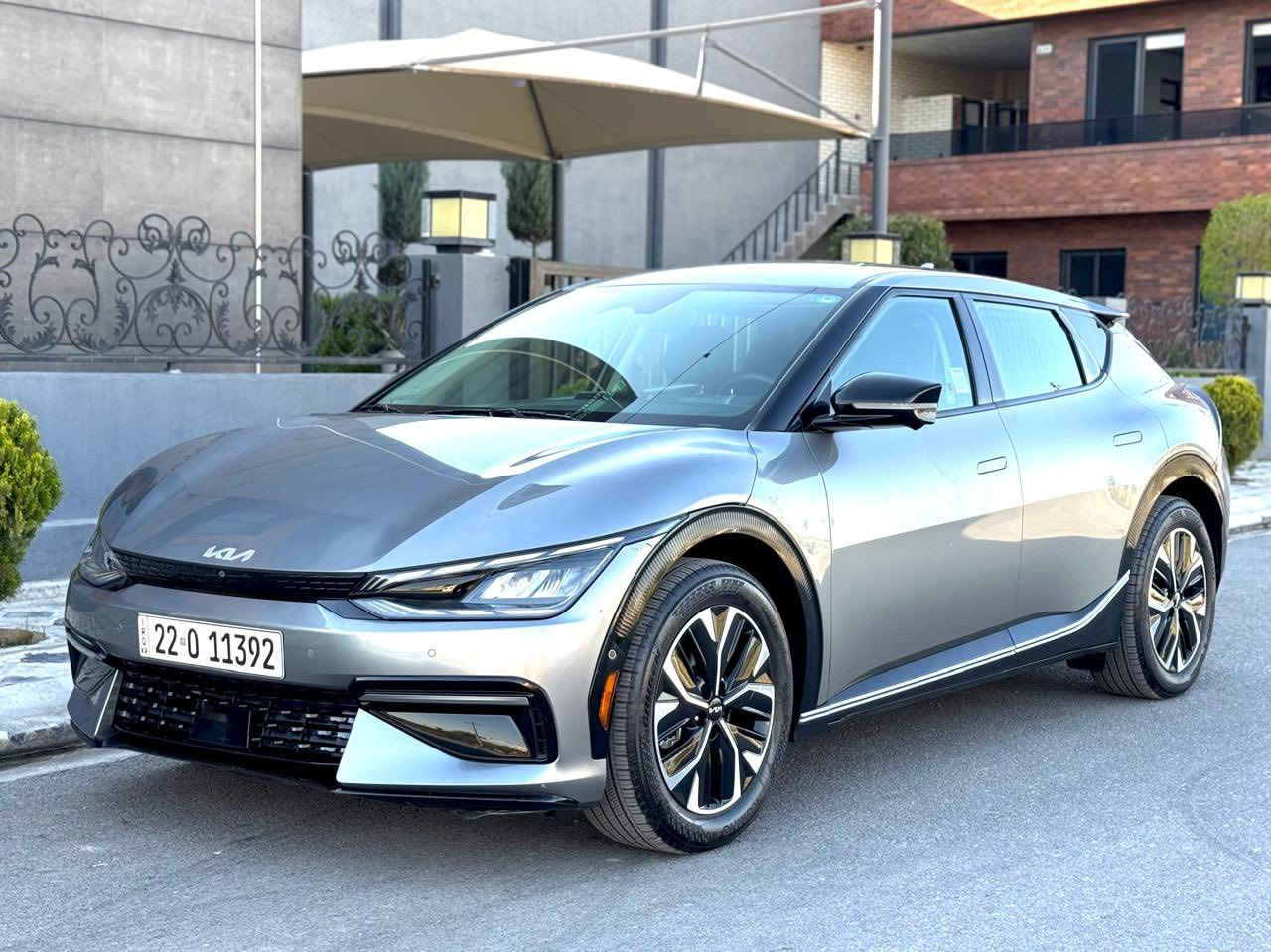 ‎‏Kia ev6 2024
رقم اربيل جديد بأسمي
‎قوة بطارية : 77.4 kwh 
‎تمشي 670km
‎كاميرا 360 
‎مانع تصادم
‎كيبل تايب C و USB
‎تشغيل عن بعد بصمة ذكية
‎كشنات ريكاردو الرياضيه 
‎كشنات جلد و تبريد و هيتر
‎كشنات كهربائي و ميموري
‎كيج اليكتروني شاشة كبيرة
‎‏ ‎5 كاميرات كشف 360 در
‎تحكمات ستيرن ذكي
‎‏‎شاحن وايرلس
‎‏‎لايتات زينون و ليد 
‎بكلايت ليد
‎مرايا شفت و إشارة
‎مرايا رادار اوتو ستوب
‎رادارات 360 
‎قيادات(eco , comfort , sport)
‎‏‎نظام صوتي رائع جدا MERIDIAN 
‎‏‎باب صندوق خلفي كهرباء
‎مشية 6 الف فقط
سعر:٢٢٥٠٠$
مكان سيارة
رقم شاصي 

‏KNDC34LA6R5169116

‎*********** ☎️ زین

‎***********  ☎️ كورك
