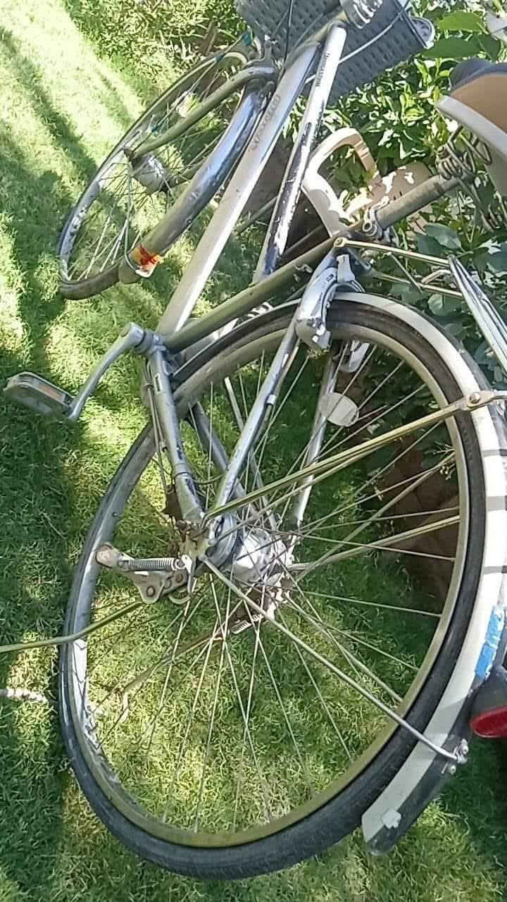 سلام عليكم بايسكل للبيع بايسكل ياباني اصلي بايسكل جديد اي نقص مابي كله كامل ابريكات بدالات كله كامل. //بايسكل قايش مو زنجيل ابلادي ابلادي غير محور

 // السعر 85 بي مجال. // , مو شراي لا تكسر بسعرة  

الاتصال ***********
