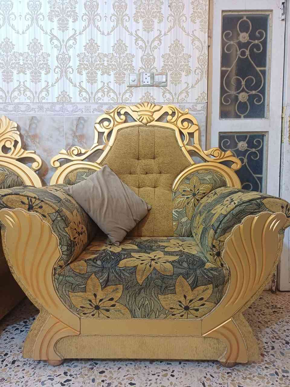 السلام عليكم تخم ملكي عشر مقاعد مع طبلة كبيرة للتواصل خاص ***********
