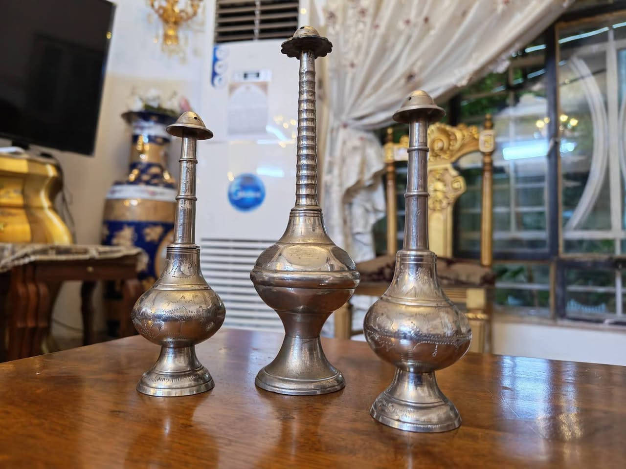 السلام عليكم
مرشات ماء ورد نقش وتخريم يدوي عدد ثلاثه مميزات شغل قديم اذري معدن عدد ثلاثه ارتفاع الصغار عدد ٢ (١٥) سم والكبير (٢٠) سم


**إذا كنت صاحب هذا الإعلان وتريد حذفه لأي سبب، رجاءا أرسل رسالة إلى الدعم الفني**