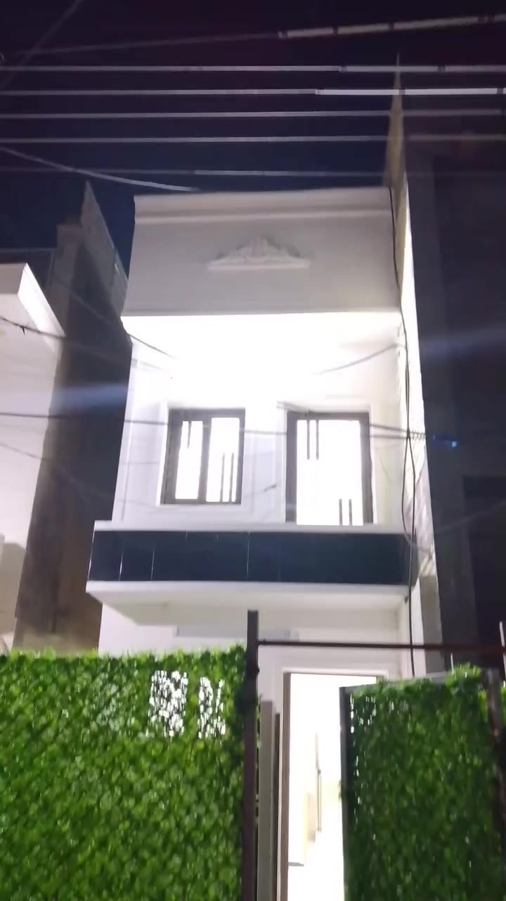 سلام عليكم 
بيت لايجار بناء جديد هسه طالعه منه بنه
الموقع مدير الأمن خلف العاب زيتون 
هذا فديو كله مال البيت 
السعر 550 
***********
