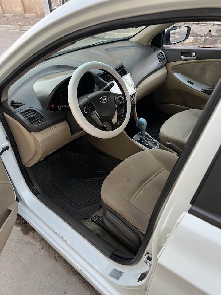 السلام عليكم 
اكسنت موديل 13 
بدون صبغ بيه شبرين بارد 
السياره حلوه و نضيفه 
ماشيه 84 السياره مال بيت 
سونار موجود 

مجاول جديده بلكات جديده نوزلات جديده فيت بم جديد وتر بم جديد 
بيه شاشه اندرويد 

السعر 110 وبيه مجال 

واتس ***********
