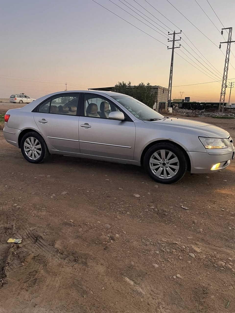 سلام عليكم للبيع سوناتا وارد امريكي بدون ضرر السونار مرفوق ويه الصور رقم ديالى انكليزي محرك ٢٤٠٠ تخم تاير موديل السياره ٢٠٠٩ للاستفسار ***********
