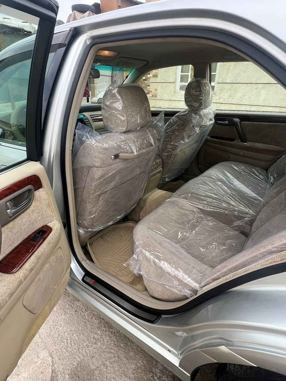 مكلف بالنشر السيارة ادوات ادوات بدون لوحات كفالة عامة ضربة كص فتح تبديل دخول جديد السيارة حيل حيل جديدة 
جنون للبيع دخول جديد لون بحري 3دكم داخل مخمل بيجي 
 شاصي75 موديل2003 كشنات وستيرن كهربأء لايت زينون بلاد كرستال اصل برده خلفي السياره بعدهي بريحة اليابان ويل حصيرة مع طخم تاير السياره كفاله عامة  مكانها بصره 
***********
