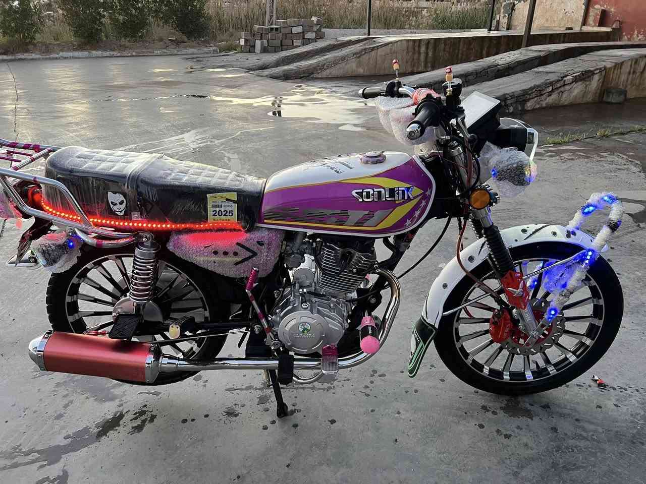 السلام عليكم
دراجه سيفان 5 كير (للبيع🔥❗️
موديل 25 
دراجه جديده ونضيفه 
برغي ممفتوح بيها عل بلاد 
800 وبيهاا مجال 
مكاني ديالى شهربان 
***********
