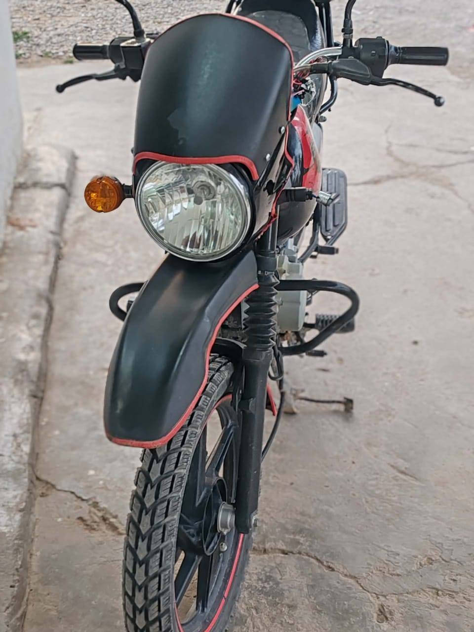 السلام عليكم للبيع بوكسر موديل 21محرك بي تبخير اوراق كامله بس ترقم السعر مليون 100وبي مجال***********
