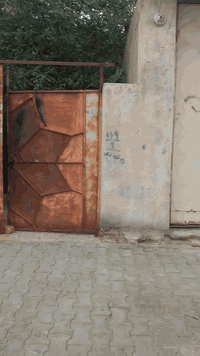 بيت للبيع طابو ملك  صرف مساحة البيت 200 متر مربع المكان الحي العسكري قريب على مدرسه خاتم النبيئين
موقع  كلش حلو على شارع تبليط موجود كافه الخدمات
البيت طابقين السعر 125 وبي مجال للتواصل ‏‪***********‬‏
