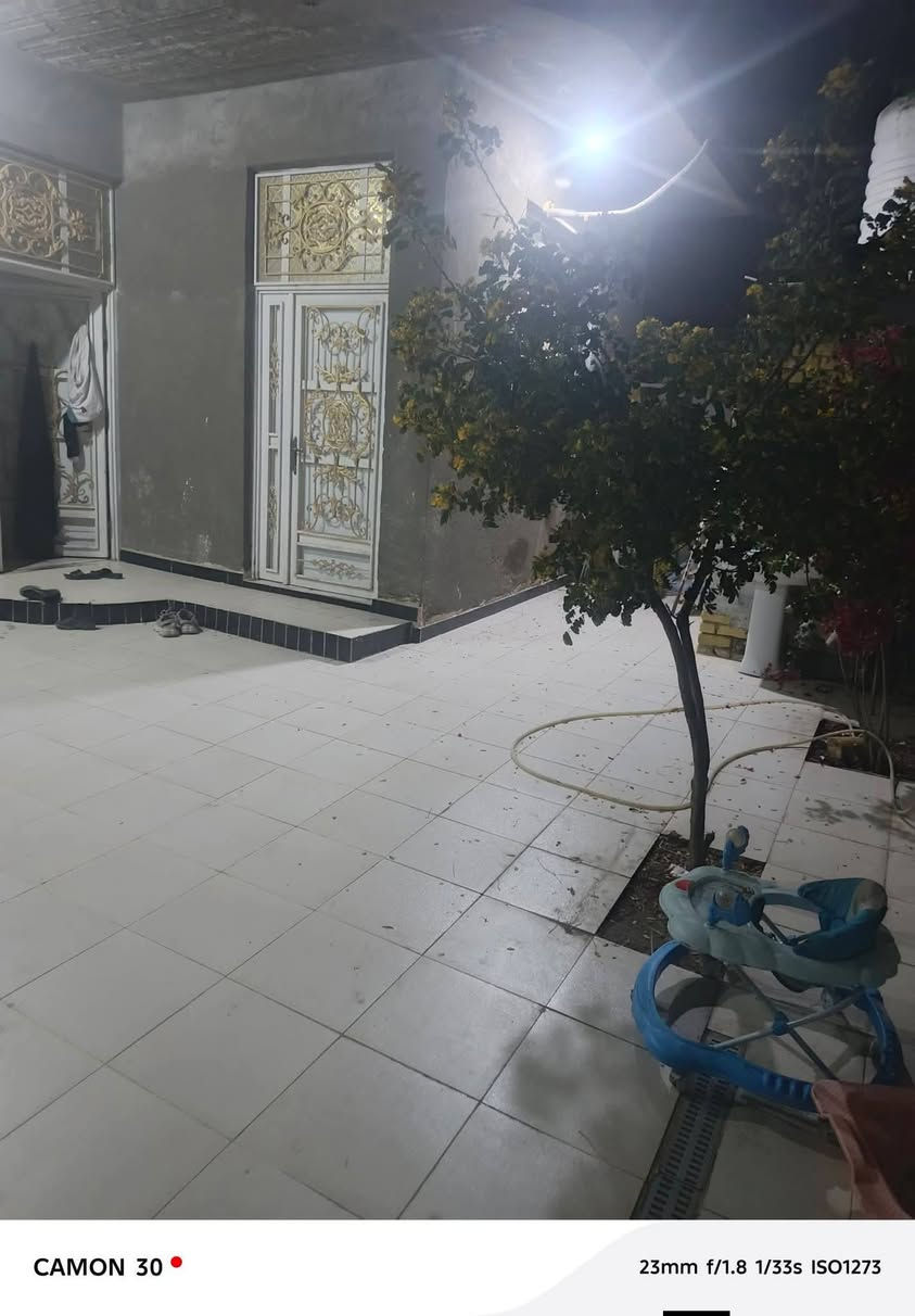 السلام عليكم بيت للبيع في حي الكرامة نهاية شارع العيادة قرب المدارس الصينية السعر ١٤٠ بي مجال للاستفسار
***********
