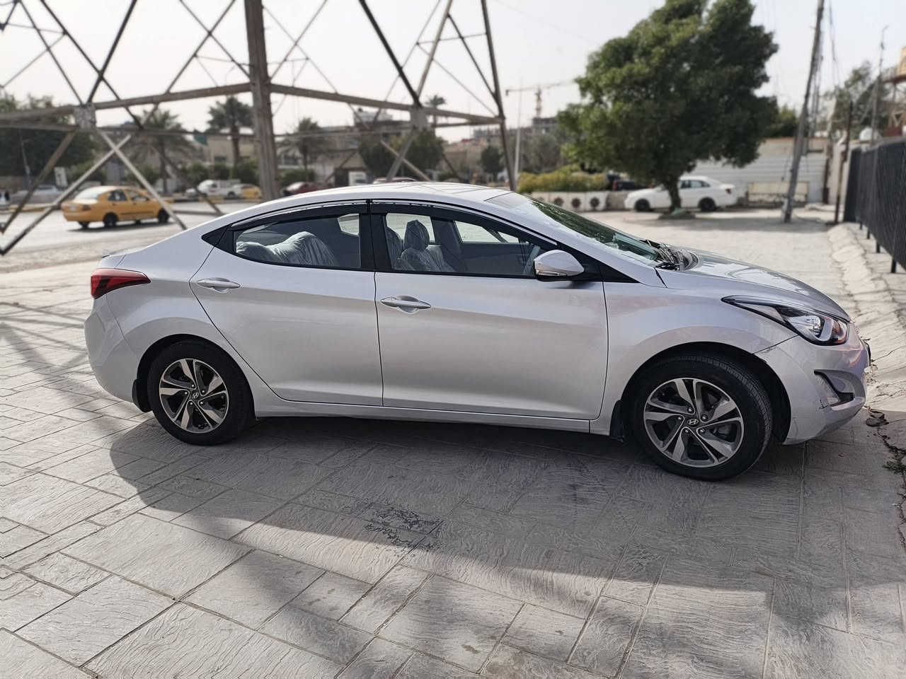 السلام عليكم الانترا رصاصي 2016 خليجي محرك 1600 دوش بيها الجاملغ الخلف السائق فقط مصبوغ وبيه ظربه بل بجم خفيفه (تكم شواصي الغود حوض محرك كير تخم تاير تدفئه وتبريد دوشمه جديده تحكم استيرن رقم بغداد بسمي تحويل ثاني يوم اشاير بل مري شاشه سستم كامرات السياره تخبل بل عافيه عل ياخذها السيارة جاهزه عله اخر حبايه ) السعر 117 وبيها مجال للشراي مكاني بغداد الحريه ***********
