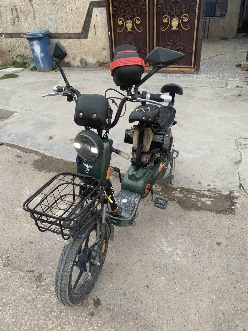 دراجة شحن للبيع 
حجم ٢٠ 
بطاريات جديدة ليثيوم
موديل ٢٥ 
سعر ٣٥٠وبيها مجال
مكانها الدورة نهاية شارع ٦٠ 
***********
