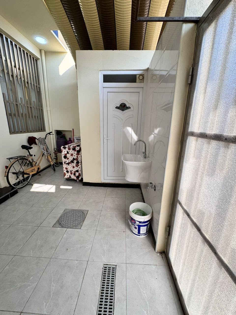 بيت للبيع ١١٠ متر واجهته ٥ ونص طابق واحد حديث قطاع ١٦ خلف التجاري قرب مركز حي العسكري 
غرفه صاله مطبخ حار أو بارد  استقبال صحيات داخليه و خارجيه
ينباع نقد وينباع مبادره 
***********
***********
