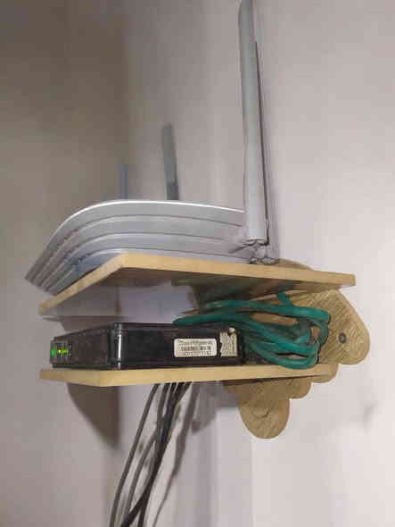 جملة جملة جملة جملة    ومفرد
> ✋ ها حبايب، شوفوا الرف الجديد من شغل الراوتر مالنا 🔥
الخشب مرتب والتصميم مضبوط عالملّيم 💪
يصلح للديكور أو ترتيب أغراضك بكل مكان — بالبيت، المكتب، أو حتى بالمحل 👌

تريد نكتب عليه اسمك أو لوغو مشروعك؟ يصير 😉

راسلنا وخل نسوي تصميمك الخاص 🌟

📸 شغلنا يحچي عنّا… كل تفصيلة بيها دقّة وحب ❤️

للاستفسار واتساب 
***********
***********
#CNC #راوتر #شغل_نظيف #ديكور #تصميم #اثاث_عصري #رفوف #Handmade #ديكور_بيتي #مشاريع_عراقية #صناعة_عراقية #الروسي_للطباعة #رف #راوتر
