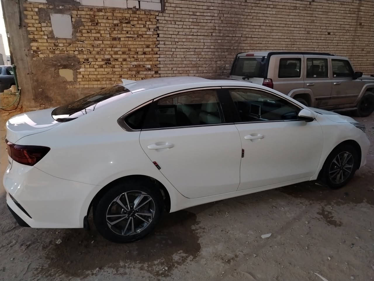 السلام عليكم سيراتو موديل 23 كفاله عامه فول مواصفات عده البصمه ماشيه 70 الف باسم شركه تريد وكاله او تحويل مكاني نجف السعر 167 للاستفسار الاتصال ***********
