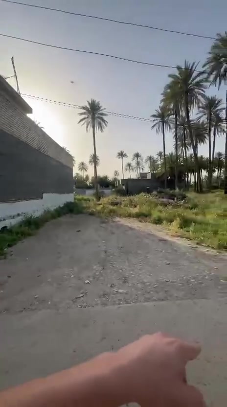 ✨ قطعة أرض للبيع  ✨

✔️ المساحة: 185 م 
✔️ واجهة: 10 م
✔️ نزال: 18  م 
✔️ الموقع: بغداد - الفحامه 
       قرب جامع جعفر النداوي 
✔️ تبعد عن ألجزيره السياحيه 3 دقايق 

✔️ ملك صرف سند ٢٥ 

📍مميزات العقار :

✔️ موقع هادئ وآمن صالح للسكن 
✔️ قريبه من الشارع العام 

💵 سعر مناسب وموقع مميز يجعل منها خياراً مثالياً للسكن.    ر
للاستفسار :
تواصل هاتفيا او وتساب على [***********]
او اترك لنا رساله على الخاص 📩
