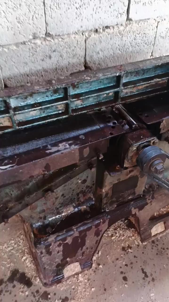 مكينه انكليزيه مابيه اي نقص   سعر750 وبيه مجال مكان تاجي 
*********** واتساب
