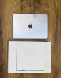 ماك بوك إير M2 • 256GB • كامل الملحقات