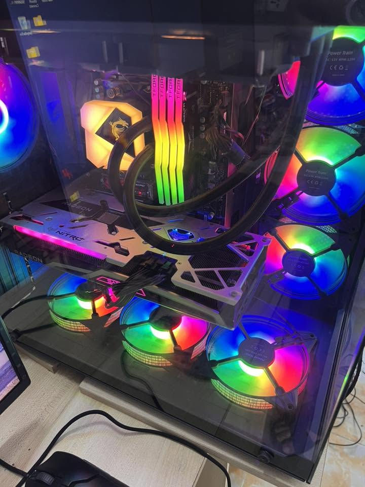 السلام عليكم
الاستعمال اربع اشهر  
السعر : 1695000
المواصفات
📍كارت شاشه Nitro+ AMD Radeon RX 6700 XT (12GB)
📍معالج cpu AMD Ryzen 5 5600X
📍رامات RAM T-Force 32G     4x8   ddr4
📍بور سبلاي AZZA MASS 650W
📍لوحته الام GIGABYTE B550M AORUS ELITE AM4
📍شاشه ASUS TUF Gaming 27" 2K HDR Gaming Monitor (VG27AQ) - QHD (2560 x 1440), 165Hz (Supports 144Hz), 1ms, Extreme Low Motion Blur, Speaker, G-SYNC Compatible, VESA Mountable, DisplayPort, HDMI,Black

📍كيبورد Redragon K618 HORUS Wireless وتكدر تستخدم واير 
📍سماعه Razer Kraken Ultimate
📍ماوس Razer Viper
📍ماوس باد


**إذا كنت صاحب هذا الإعلان وتريد حذفه لأي سبب، رجاءا أرسل رسالة إلى الدعم الفني**