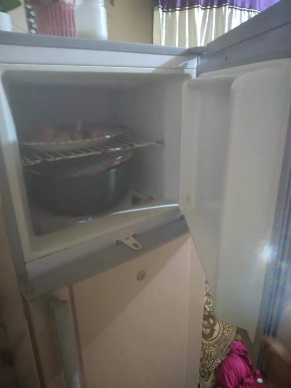 ثلاجه حجم وسط واضحه كدامكم بالصوره نضافتها وسط سعرها 70 الف نهايتها سوق الشيوخ حي العسكري شارع المحوله


**إذا كنت صاحب هذا الإعلان وتريد حذفه لأي سبب، رجاءا أرسل رسالة إلى الدعم الفني**