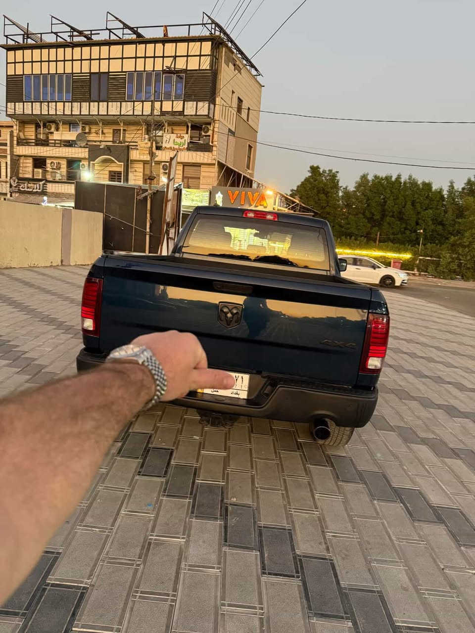 للبيع – دوج رام 2022 كلاسك باب قصير
🚘 الموديل: 2022
🌍 الوارد: أمريكي
🎨 اللون: أزرق
📍 الرقم: بغداد
🛣️ الممشى: 66 ألف كم

المواصفات:
✅ دفع رباعي (فور ويل)
✅ تشغيل بصمة
✅ شاشة كبيرة
✅ حساسات خلفية
✅ كاميرا خلفية
✅ مقعد كهربائي
✅ قير أوتوماتيك
✅ مكيف ممتاز
✅ نظافة داخلية وخارجية عالية

الملاحظات:
🔧 حادث سابق في أمريكا – صدمة على جهة السايق والباب الخلفي العكس، تم تصليحها بالكامل

💵 السعر: 210 ورقة بيع مستعجل 
شوف السيارة وافحصها براحتك
 بيع بدون مراوسة

📌 الموقع: بغداد 
📞 للتواصل: *********** (اتصال أو واتساب)
