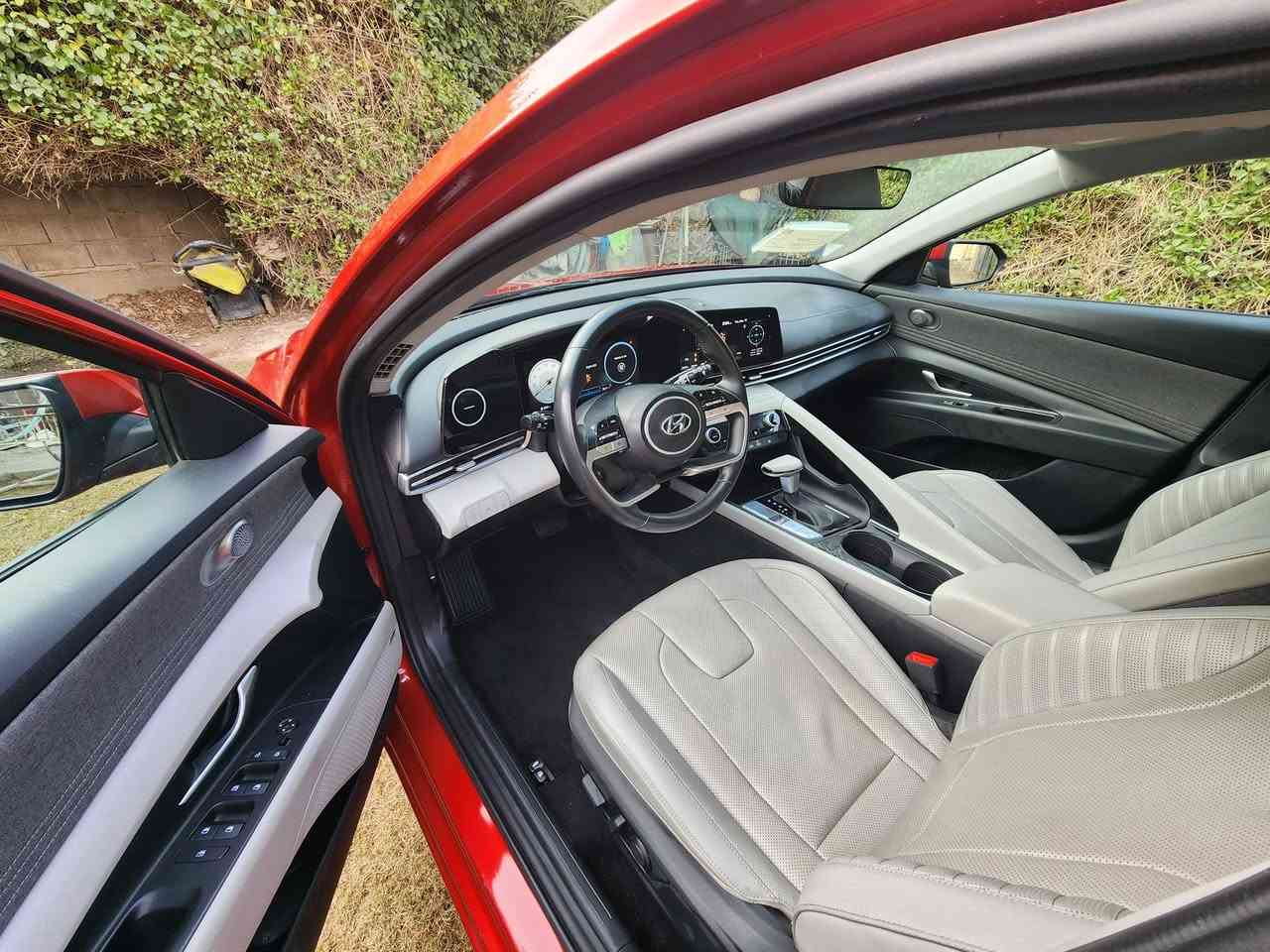 الانترا 2021 لمتد فول الفول  1/1
🛑لون مميز
🛑كرسي كهرباء 
🛑توقف ذاتي
🛑تدفئة كشنات
🛑فتحة سقف
🛑عدسة
 🛑مقاعد جلد
🛑باقي المواصفات معروفة
ضررها جاملغ و بنيد
بـ 138 
***********
