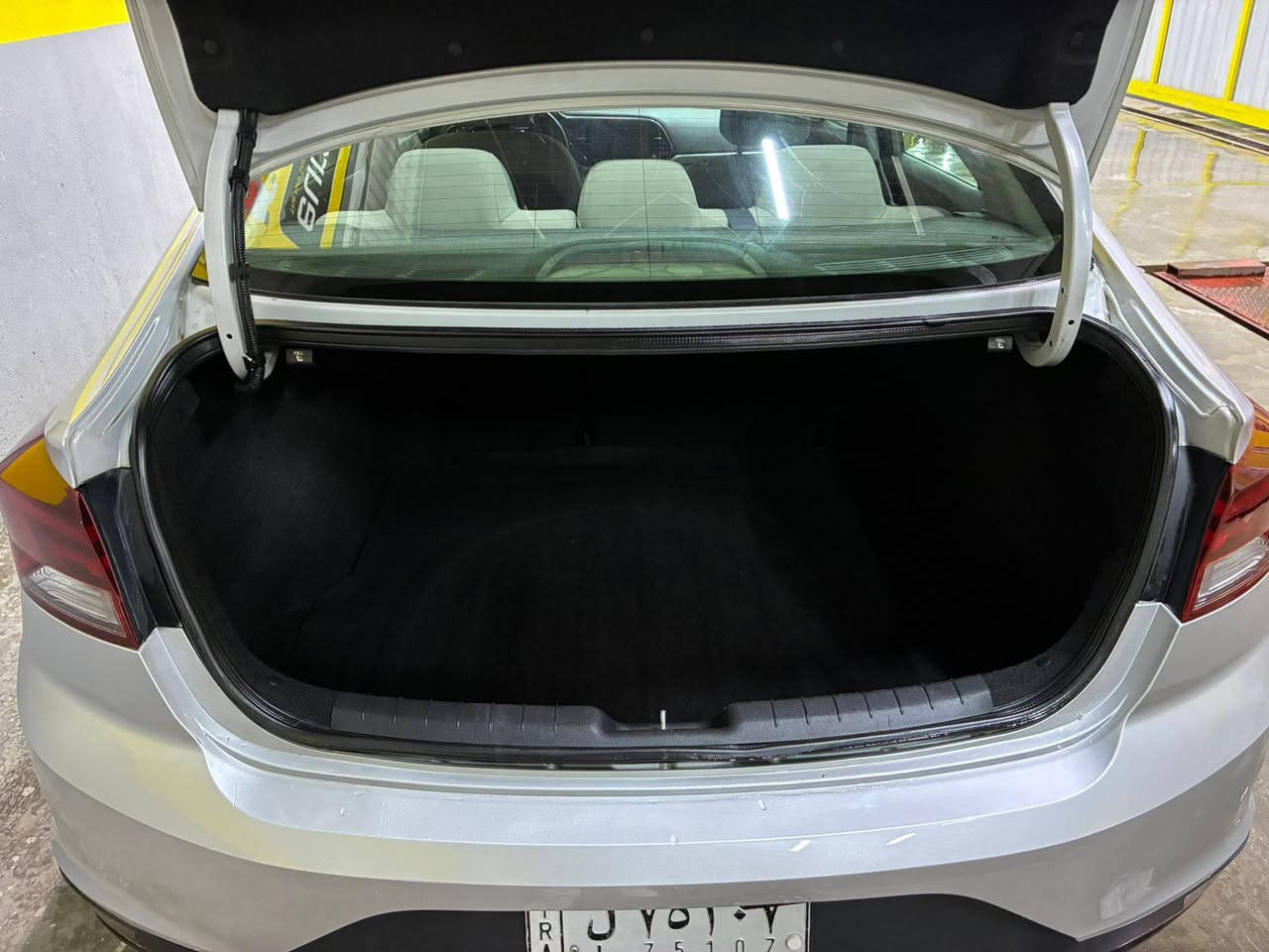 السلام عليكم
النترا 2019 وارد امريكي  رقم بغداد بأسمي 
محرك 2000 دوش 
الكير AT المرغوب
الصدر كله جديد
تخم تاير جديد
اللايت زنون اصلي 
تدفئة وتبريد
السياره ما بيها نقص كلشي جديد
السياره ماشيه 110000 
السعر 140 ورقه وبيها مجال بسيط
مستعجل ع البيع
***********
