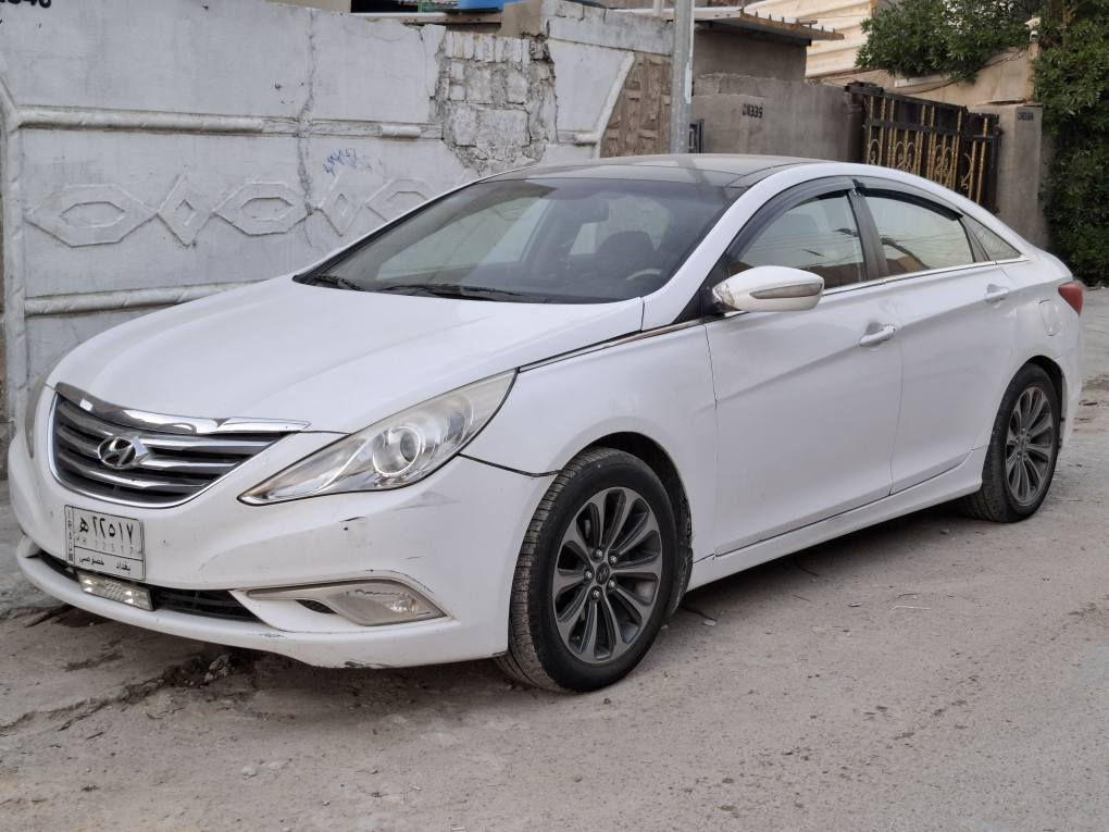 السلام عليكم للبيع او المراوس سوناتا موديل ٢٠١٣ وارد خليجي محرك ٢٤٠٠ دوش فول مواصفات للأخير بانوراما تبريد قطعتين ثلج تحكمات استيرن شاشه كاميرا سياره جاهزه من كلشي تخم تاير جديد صدر امامي خلفي جديد كهربائيات كلها شغاله بيها تبديل قماره ومصبوغه عام السعر ٨٨ وبيها مجال 
مكاني الدوره ابو دشير 
رقم الهاتف *********** بغداد, العراق
