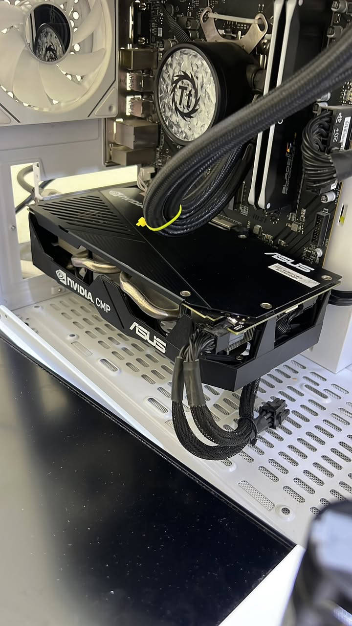 السلام عليكم اخوان هذا كارت شاشة نفيديا CMB 40HX 8G مخصص للتعدين فقط لا يظهر صورة فقط تعدين جديد الكرت  كلش مستخدم شي قليل حسب كلام الولد يكول اقل الشهر وهو فعلا الكرت حتى غبار و تراب ماعلية بعدة جديد اشتريتة من شخص و كلي يظهر صورة و يفيد للعب ونصب  علية و مايقبل يرجعة و حظرني المهم الكرت شغال لكن ما يظهر صورة ما يفيد جماعة الكيمنك فقط تعدين هذاسعرة 65 الف انا اشتريتة و من غير الكراوي الي ذبيتهن علمود افحص الكرت وتوصيل موجود  الي يفيدة الكرت يراسلني و انا برسم الخدمة لان هذا الكرت انا ما يفيدني صراحة ما اعرف ب تعدين و شكرا جزيلا و اسف على الاطالة 💜💜


**إذا كنت صاحب هذا الإعلان وتريد حذفه لأي سبب، رجاءا أرسل رسالة إلى الدعم الفني**