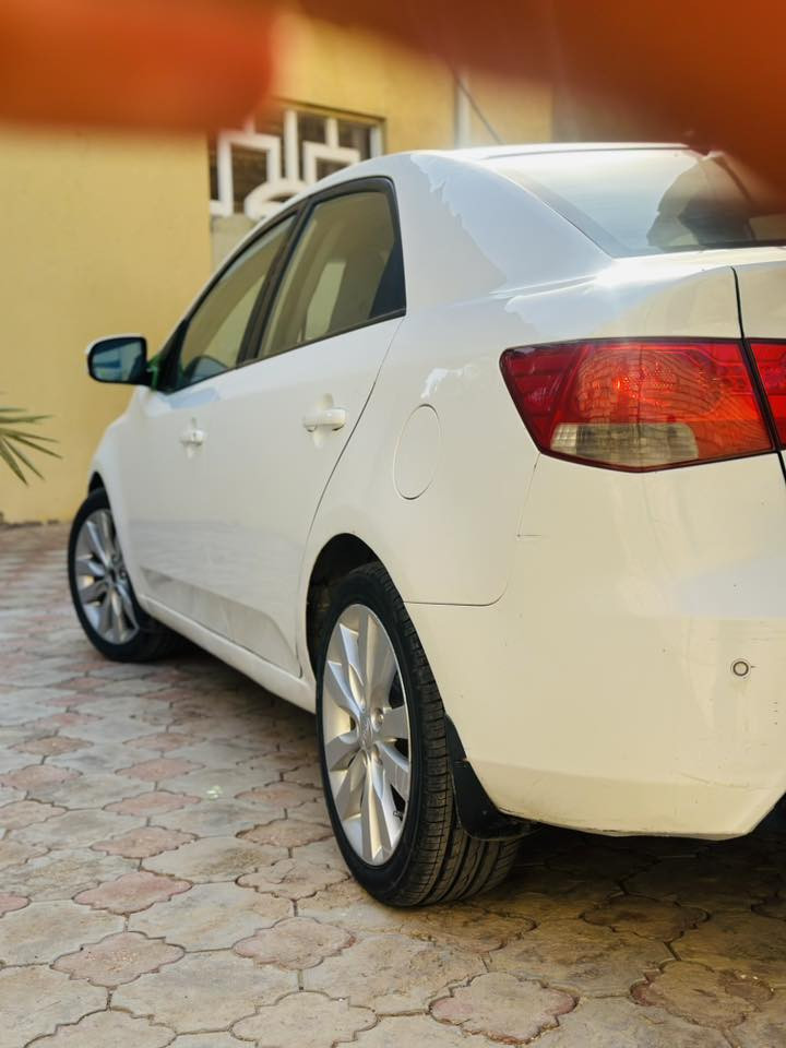 السلام عليكم
سيراتو 2011 خليجي 
السياره حلوه احلا من الصور  
5ويل كب تحكمات ستيرن 4حساسات خلفيه 
حدادية مكينه وكير كله نضيف
كهربائيات شغاله كلها رقمها كربلاء دولي شرط المداور السياره مال جنيان جاهزه السونار مرفق بل صور  ب93 وبيها مجال بسيط ***********متواجد عل خاص
