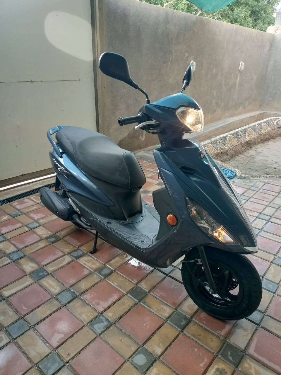 للبيع دراجه (اكزز z) موديل 2018
دراجه حاويه نضيفه جدآ سرعتهه 140 السعر 14ورقه وبيه مجال بسيط ***********
