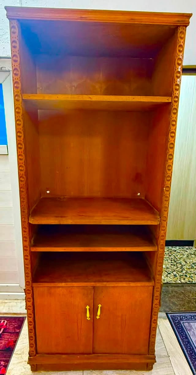 مكتبه للبيع السعر 30  وبيها مجال 
اقفاص حديد للمكيف عدد اثنين سعر الواحد  ب15 وبي مجال


**إذا كنت صاحب هذا الإعلان وتريد حذفه لأي سبب، رجاءا أرسل رسالة إلى الدعم الفني**