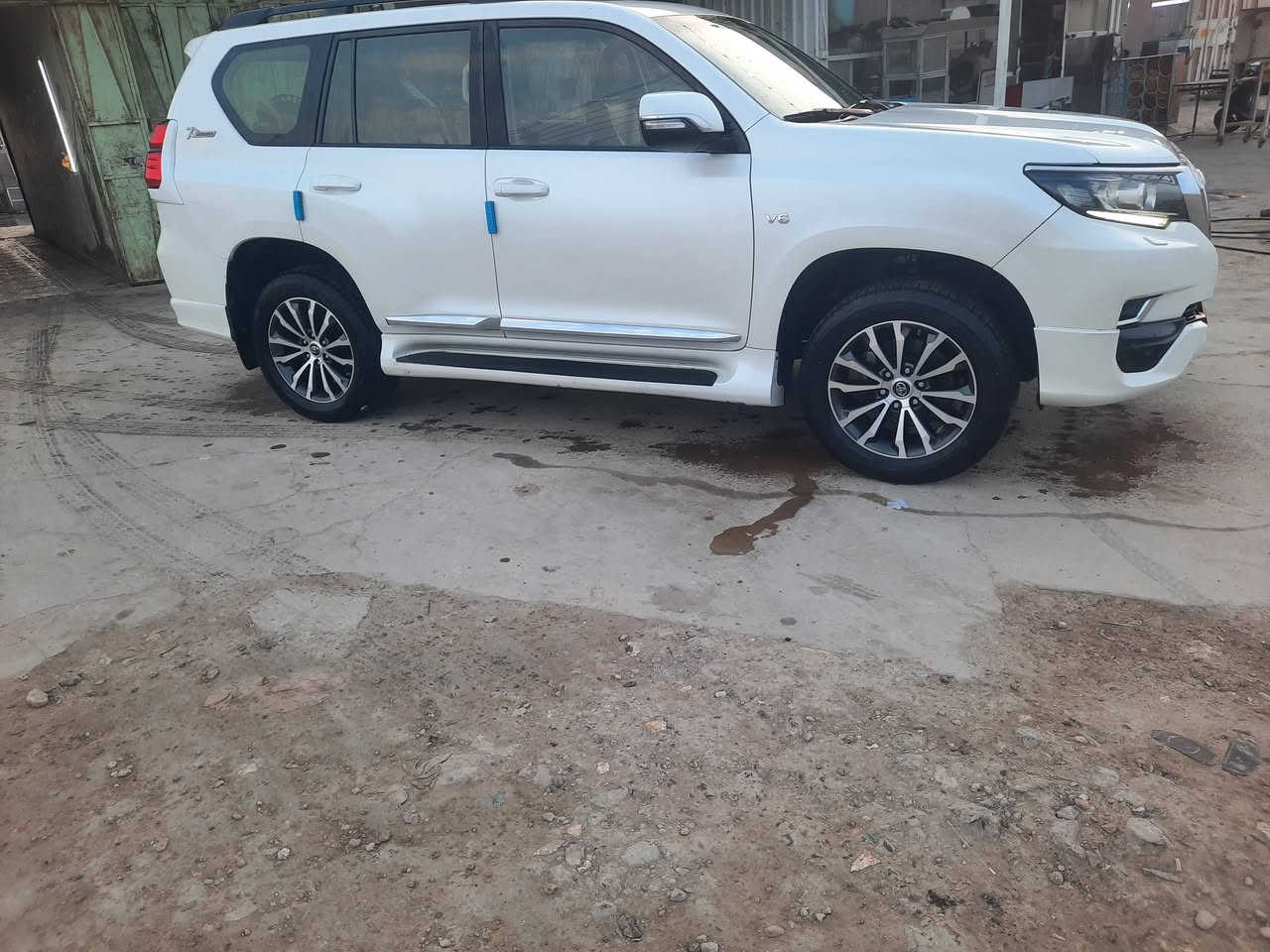 السلام عليكم ورحمة الله وبركاته....برادو 22. فول مواصفات كفاله عامه  TXS
السعر 42 الف 
رقم بغداد سنويه وهزه جديد  سياره كلش نظيفه وحلوه استخدام شخصي 
 رقم الهاتف ***********
السونار ع الخاص
