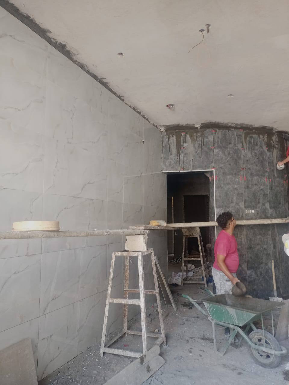 مكتب الملتقى للمقاولات وبناء الدور السكنيه بالحاضر فقط ( بكادر إيراني متكامل ) عن بناء 
بناء دار تشطيب ( بالنقد ) 200 متر طابق واحد نقد 65 مليون تؤخذ على شكل دفعات لحين انتهاء العمل اي المبلغ المسحوب من صاحب الدار يكون اقل مما موجود على واقع الأرض
دار 300 متر المبلغ الكلي 85 مليون 
250 متر 75 مليون ( ملاحظه /// التشطيب لايشمل الجرانيت والمرمر فقط بورسلين )
1. الكهرباء الفنار السعودي والماء سمارت والمجاري البركه
2. لوح ط جداري والأرضيه بورسلين شركة أيفا والعمل يكون بكادر ايراني
3. لباخ البيت كاملآ يكون نظام المساطر للبيت كاملآ
4. شبابيك المنيوم درجه متوسطه
5.حدل الأرض بالسبيس ماقبل وضع الأرضيه 
6. لباخ وجه البيت فقط.
 
  ( هيكل فقط )سعر بناء  القطعه ال 200 متر ( 35 مليون) 
بيت( 100 متر) هيكل السعر (23 مليون ) 
1. قشط التربه 10 سم
2. فرش التربه بطبقة تراب وحدلها بالحادله الضلفيه 
3. فرش طبقة سبيس وحدلها بالحادله المطاطيه 
4. رباط ارضي تسليح 8 خطوط شيش أيراني 
5. طابوق الاصلاح 
6. فريمات فقط دون جراجيب 
7. صب السطح كونكريت شيش أيراني بأبعاد ٣٠ سم
8. أسمنت الدوح + حصو غريبه + رمل الزبير
9. صب بم 
10. سياج خارجي + دنك باب خارجي
11. بيتونه
12. شتايكر
ملاحظه / تؤخذ المقدمه من صاحب القطعه على شكل دفعات لحين انتهاء العمل.

 

مكتب الملتقى للمقاولات/ ناصريه / قرب المعهد التقني 
***********
