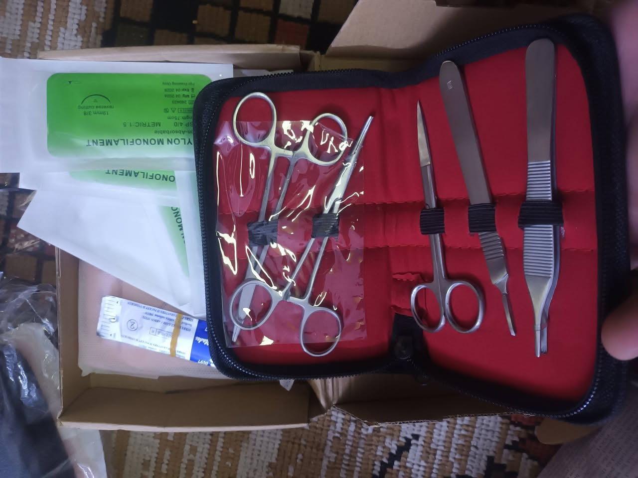 عدة تعليم خياطة الجروح الطبية.
.
مثالية لتدريب طلبة الطب والتمريض والممارسين الصحيين تساعدك على إتقان مهارة الخياطة بدقة وأمان قبل التطبيق العملي. جودة عالية ... تدريب واقعي.. نتائج أفضل


**إذا كنت صاحب هذا الإعلان وتريد حذفه لأي سبب، رجاءا أرسل رسالة إلى الدعم الفني**