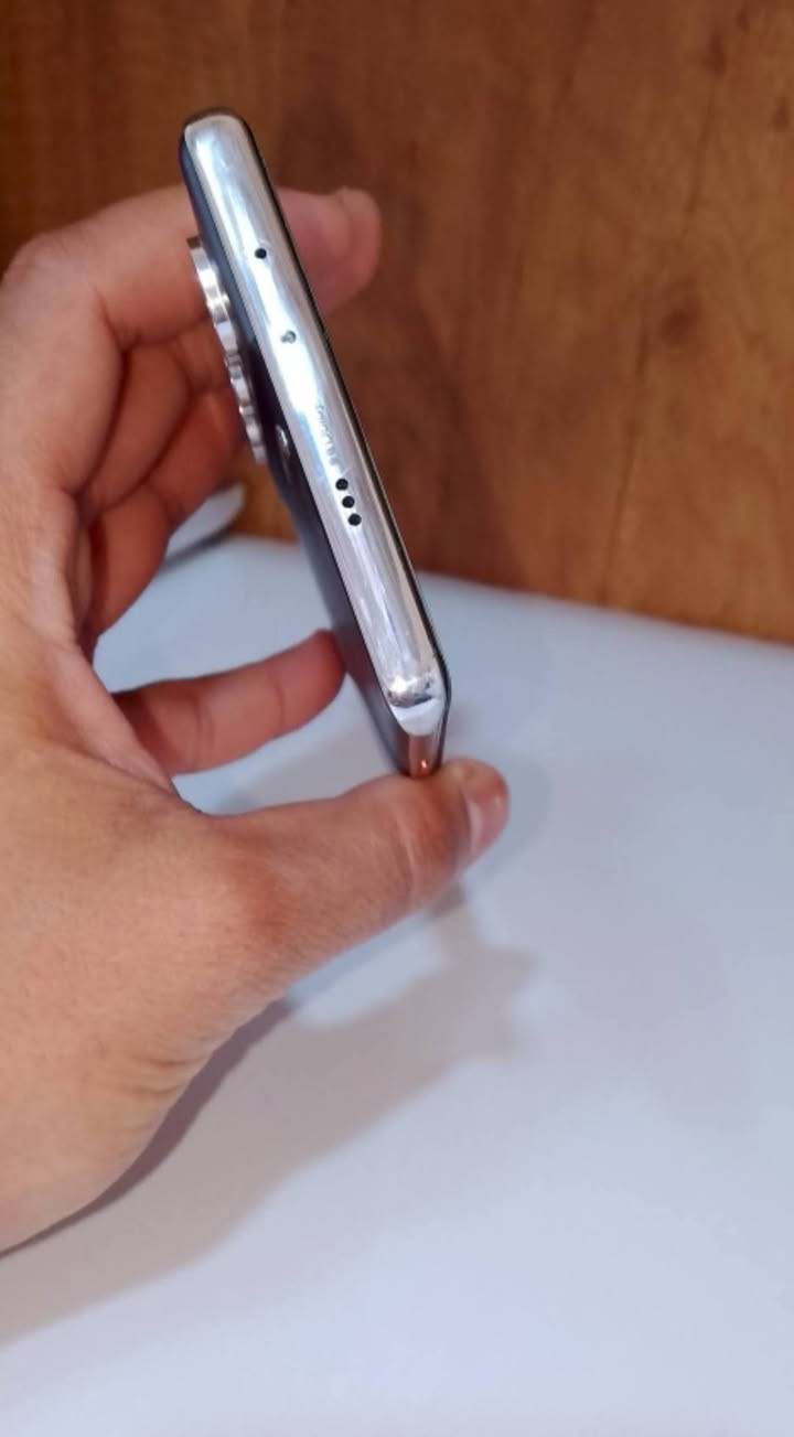 سلام عليكم شباب
جهاز تكنو كامون اربعين بروه فايف جي 

ذاكره 256  عشوائية 8

بطارة   100

مستخدم فقط 4اقل الربع أشهر 

بوبجي 90 فريم 

سعره 325 وبيه مجال لشراي

جهاز نضافه 100٪ ملحقات ماا عدا هيدفون ماا وياه

رقم ***********
